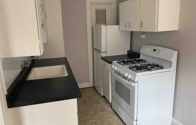 2 beds, 1 bath, 728 sqft, $1,425, Unit 4G