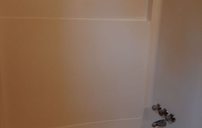 2 beds, 1 bath, 903 sqft, $1,170, Unit J-9