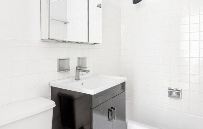 Studio, 1 bath, $3,400, Unit 14F