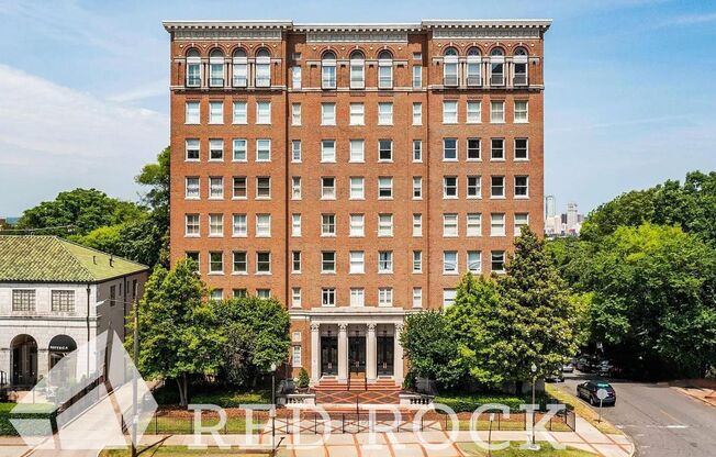 Historic Highland Plaza Efficiency / Studio Apartment!