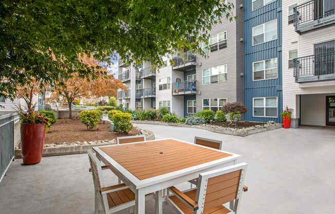 the reserve at bucklin hill patio with table and chairs