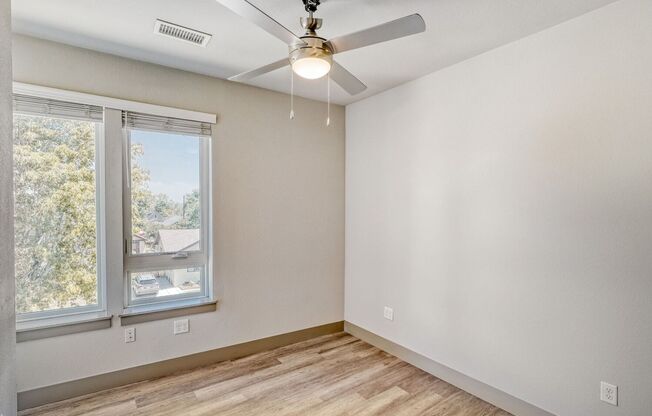 3 beds, 3 baths, 900 sqft, $2,400, Unit 300