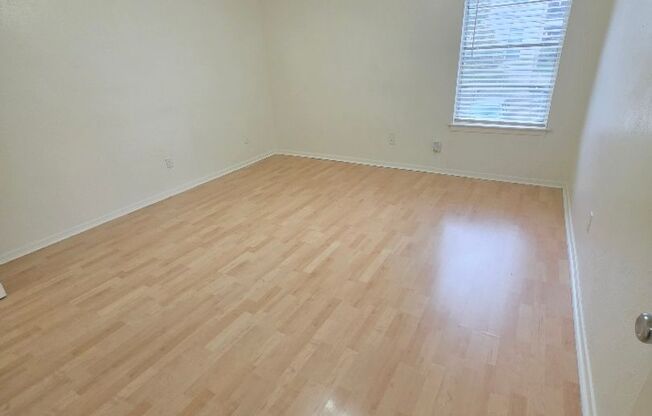 2 beds, 1 bath, 900 sqft, $1,045, Unit ELP2202-251