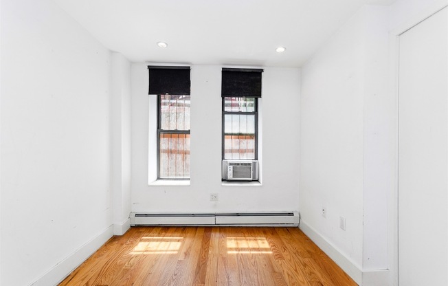 143 W 4 ST