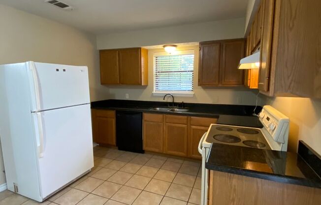 AUGUST PRE-LEASE Spacious & Affordable 3 Bedroom 2 Bathroom Duplex ON BUS ROUTE