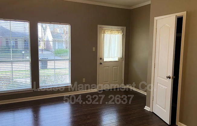 351 MDW XING DR