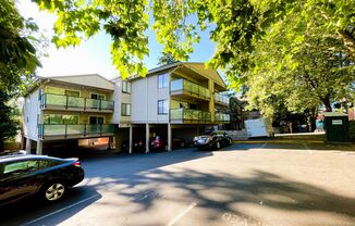 Prime Bellevue Way Location – Brookside Condos!