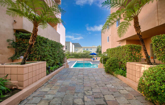 Apartment Building in Los Angeles Pool