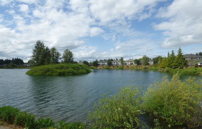 3 Bed Lakeside Townhouse in Gated Community