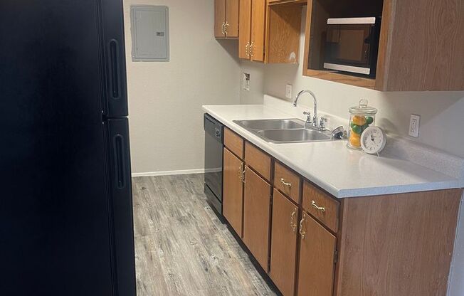 2 beds, 2 baths, 956 sqft, $1,125, Unit 049
