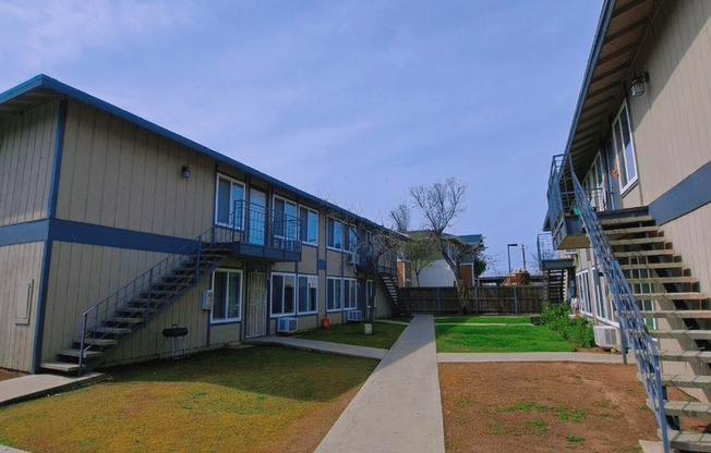 4538 E Hamilton