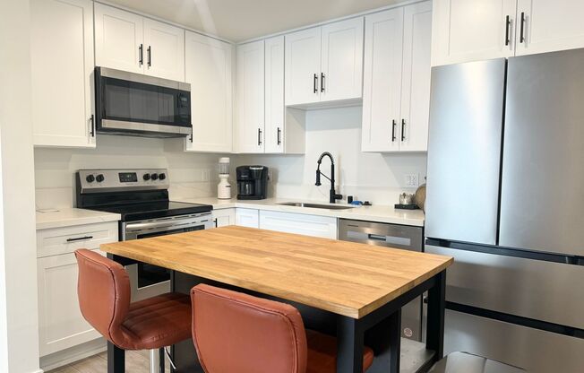 Welcome Surf House Villas E, a newly renovated luxury apartment community in the heart of Pacific Beach, San Diego.