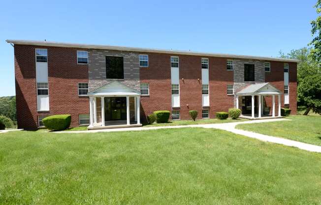 Colony Hill Apartments front exterior