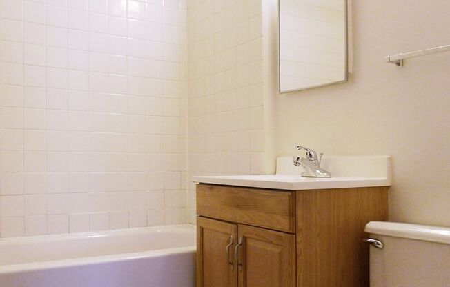 1 bed, 1 bath, 410 sqft, $975, Unit 4 - 21