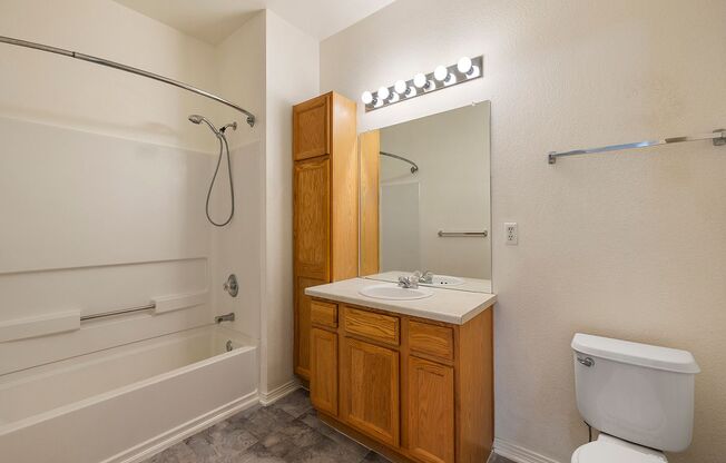 3 beds, 2 baths, $1,995, Unit # 4C