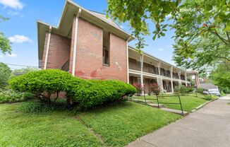 2 bedroom 1 bath unit for rent in the Highlands