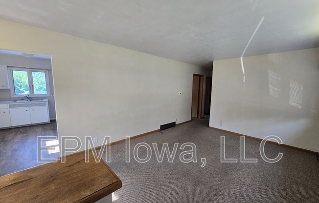 1522 W 4 ST