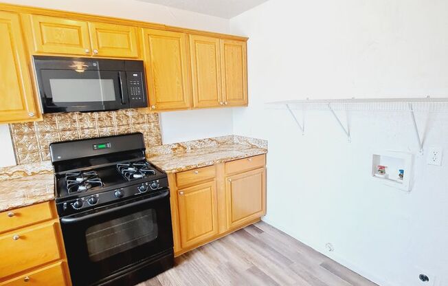 4 beds, 1.5 baths, 1,200 sqft, $1,700, Unit UNit B