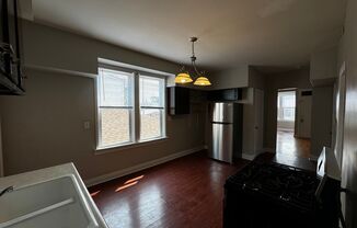 2 beds, 1 bath, $1,300, Unit 2526 #2R