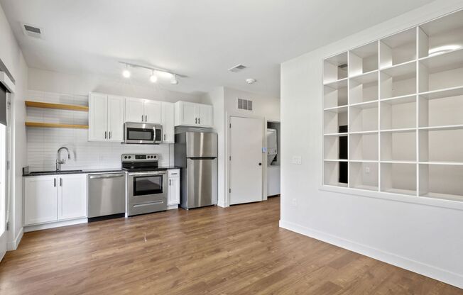 Studio, 1 bath, 544 sqft, $1,090, Unit 302