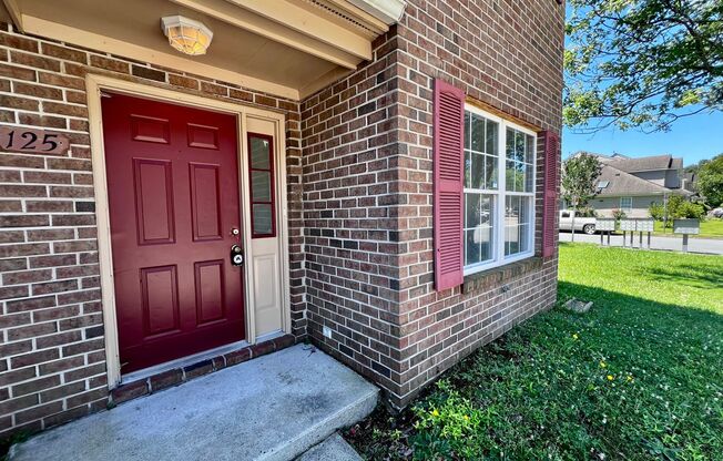Newly remodeled 3 bed 2.5 bath townhome in Chesapeake