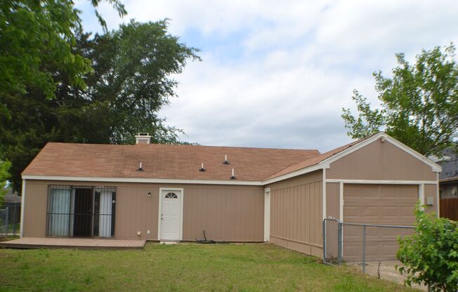 3 Bed 2 Bath 1 Car garage house for rent in Dallas