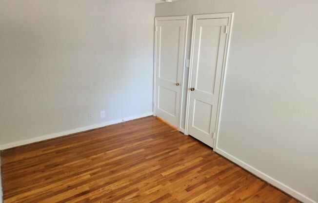 2 beds, 1 bath, 897 sqft, $2,135, Unit E-08