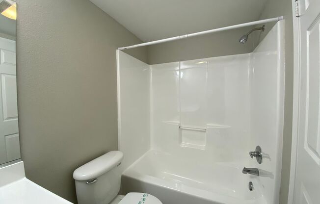 Studio, 1 bath, 475 sqft, $1,962, Unit 10-109