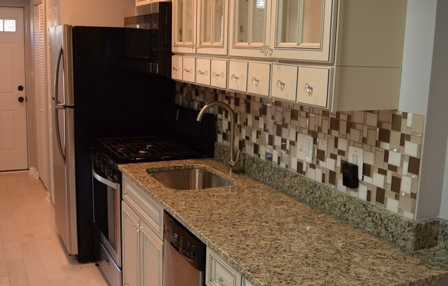 Charming 1 BD 2 BA with office near H St NE!!