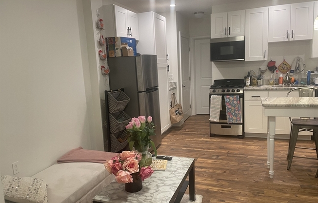 2 beds, 1 bath, 687 sqft, $3,500, Unit 1B