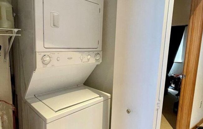 1 bed, 1 bath, 590 sqft, $1,300, Unit 416