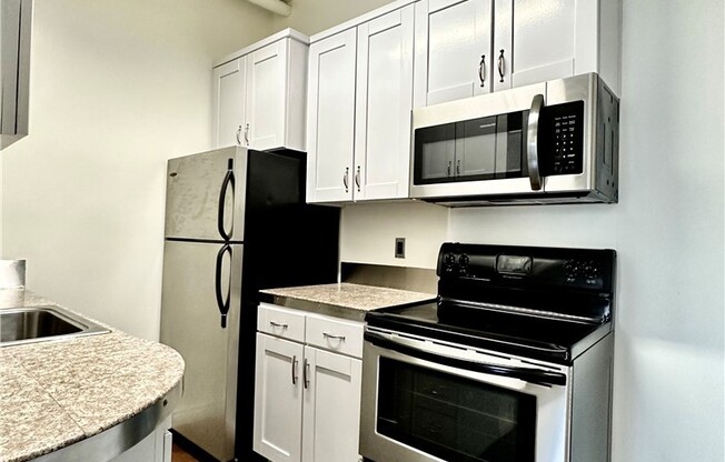 2 beds, 1 bath, 850 sqft, $2,200, Unit 604