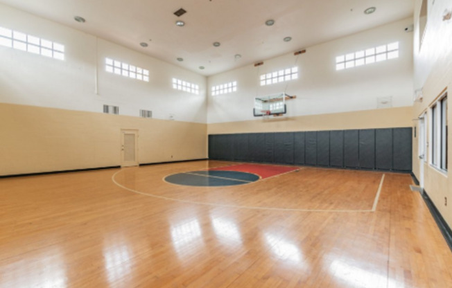 2 beds, 1 bath, $1,995, Unit APARTMENT 827