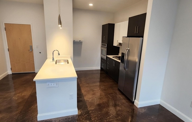 1 bed, 1 bath, 819 sqft, $2,595, Unit 202