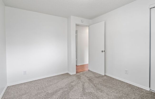 3 beds, 1 bath, 864 sqft, $1,995, Unit 17