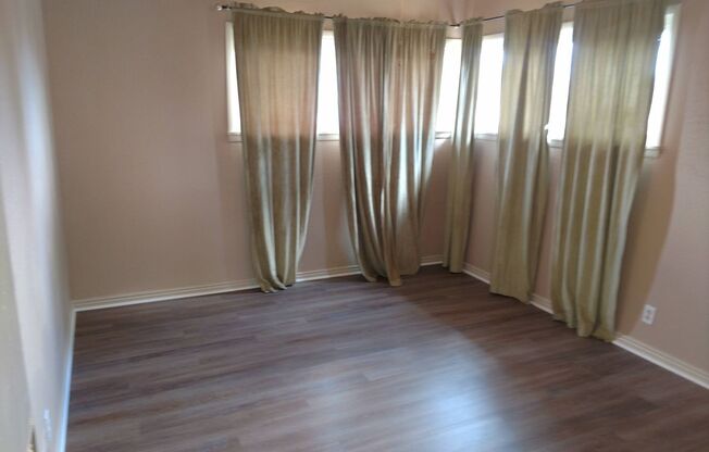 Move in SPECIAL. 1/2 off first full months rent.  ALL PROSPECTIVE TENANTS MUST SUBMIT A $58 NON-REFUNDABLE APPLICATION FEE PER APPLICANT ONLINE AND BE PRE-QUALIFIED PRIOR TO ANY SHOWINGS