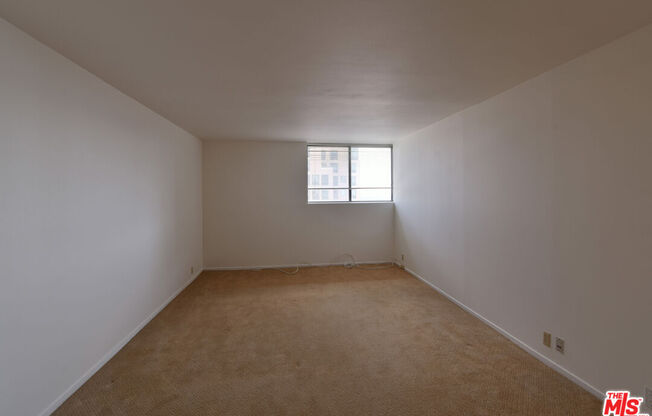 2 beds, 2 baths, 1,037 sqft, $4,100, Unit 1612
