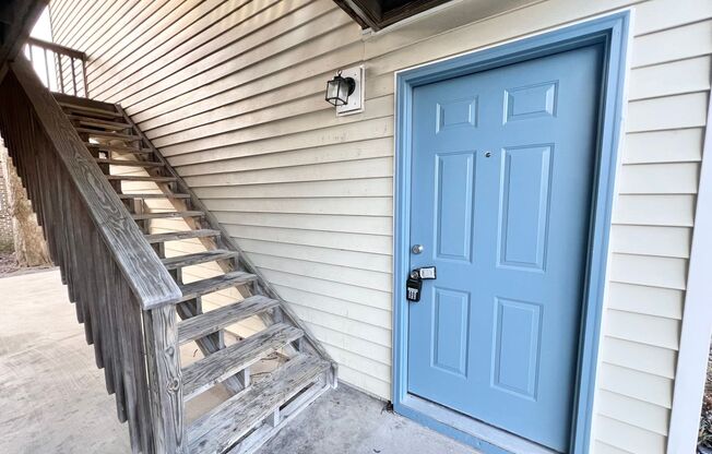 2 beds, 1 bath, $1,515, Unit 451 Frizzell Avenue Unit D R