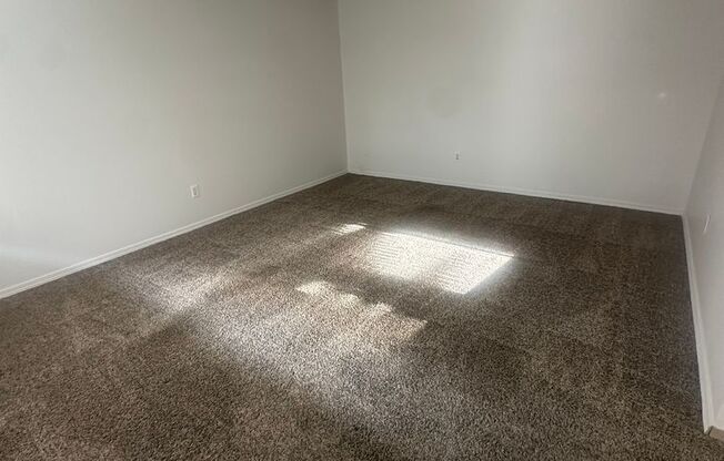 4900