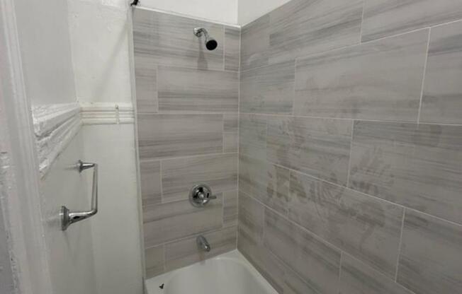 3 beds, 1 bath, 3,240 sqft, $3,500