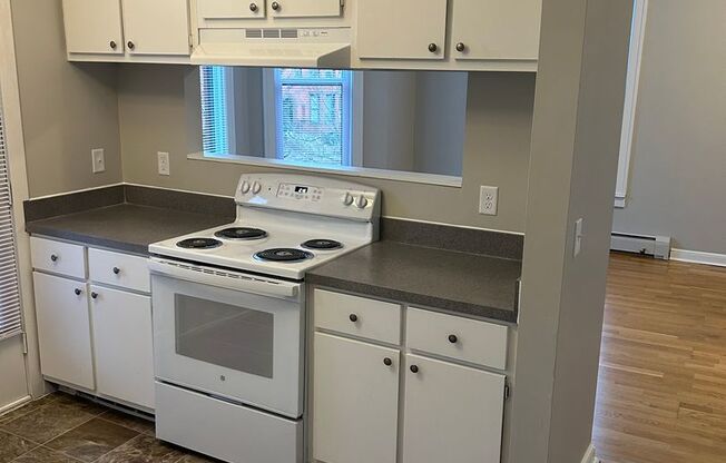 1 bed, 1 bath, 576 sqft, $1,400, Unit 21