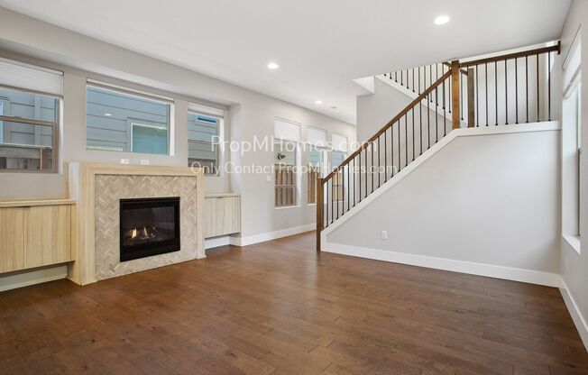 Stunning Home in St. Johns! Three Bedroom, Two and Half Baths with A/C!