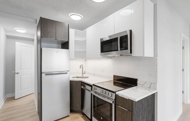 2 beds, 1 bath, 430 sqft, $2,150, Unit 7E