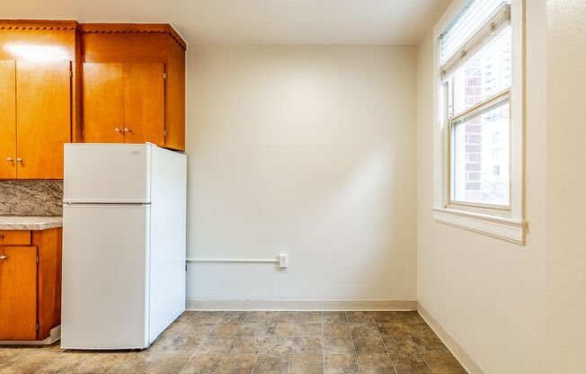 Studio, 1 bath, $1,215