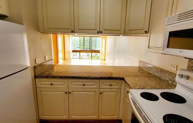 $3,100 - Mauna Luan Condo @ 521 Hahaione Street #14F- 1-bed/1-bath/1-parking