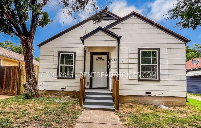 1233 E Davis Ave