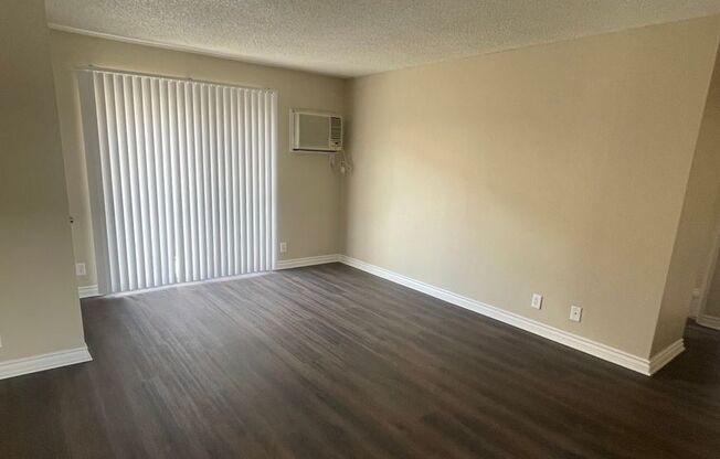 2 beds, 1 bath, $2,150, Unit 19