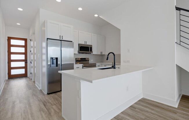 MIDTERM LEASE ACCEPTABLE!!