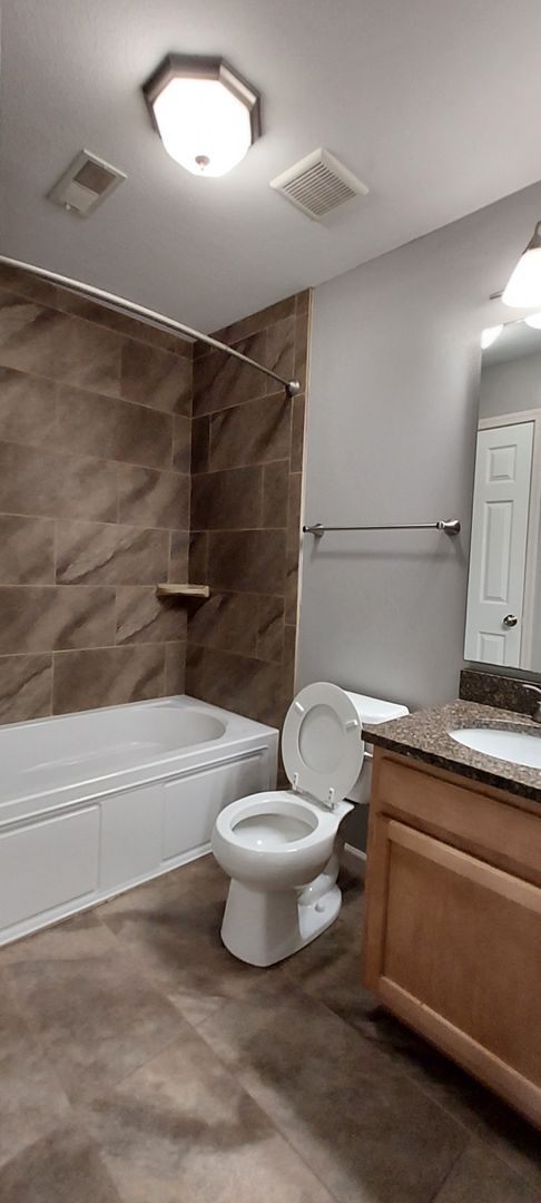 2 beds, 2 baths, 1,142 sqft, $1,360, Unit 31-202