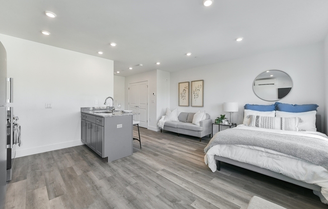 Studio, 1 bath, $1,745, Unit PH 703